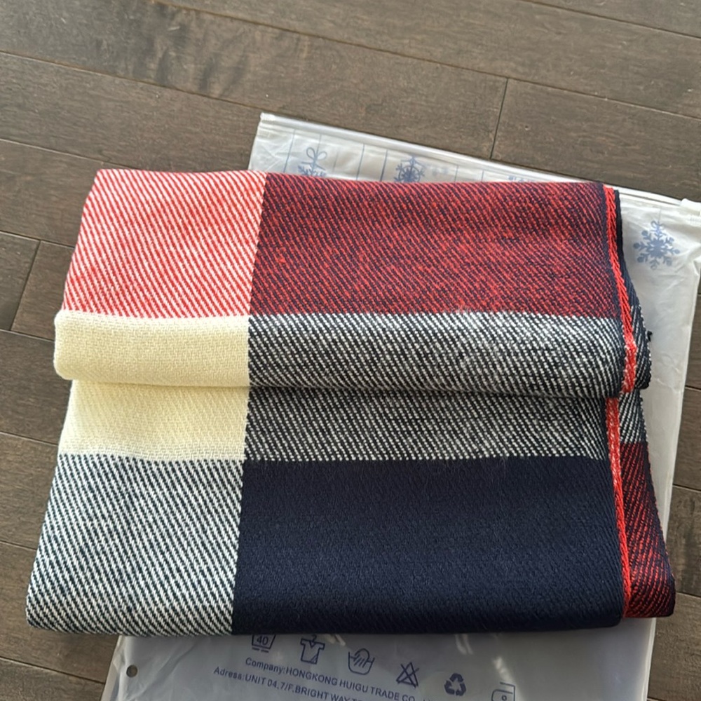 NWT Women’s Tartan Scarf